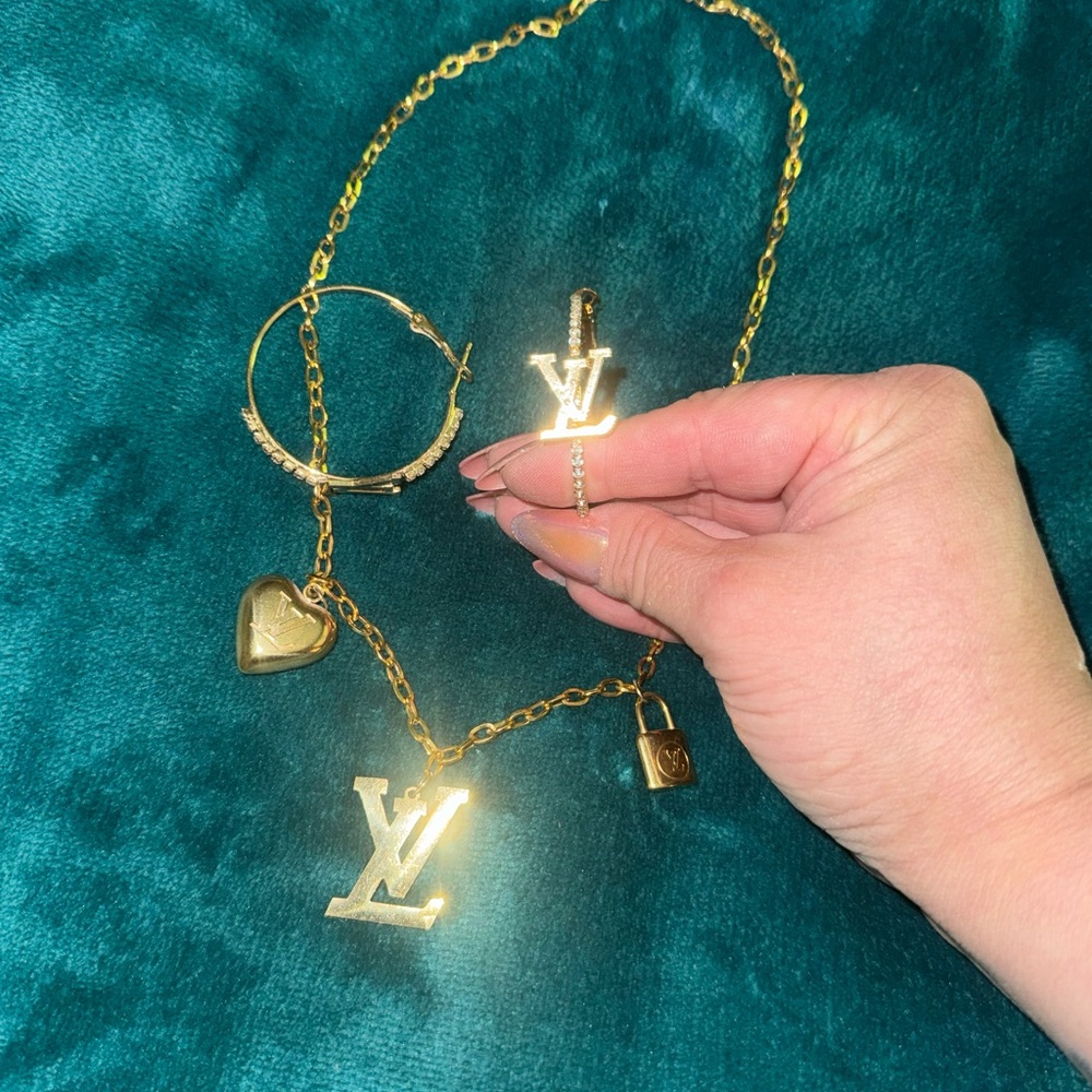 Gold fashion Charm Necklace and Earring Set